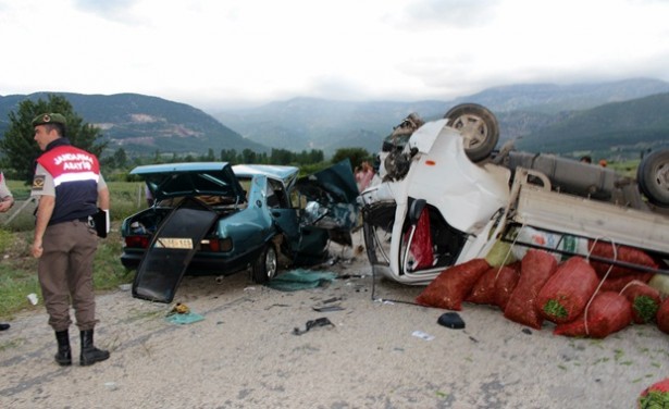Bucak Kestel'de Trafik Kazası