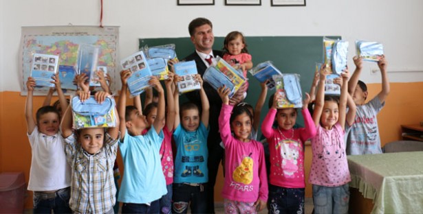Burdur Belediyesi'nden Kırtasiye Desteği (3)