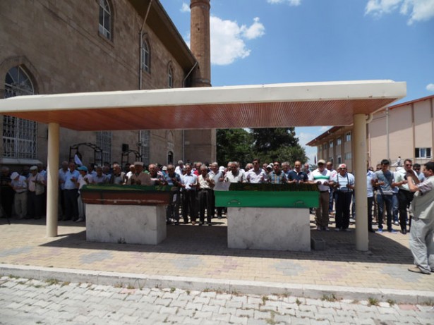 Mehmet Ölmez'in Cenaze Namazi