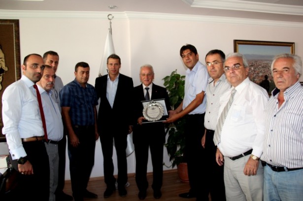 Otogar İşletmecileri'nden Başkan Akkaya'ya Teşekkür Plaketi