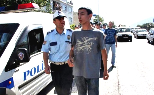 Polis Ehliyetsiz Sürücü Peşinde