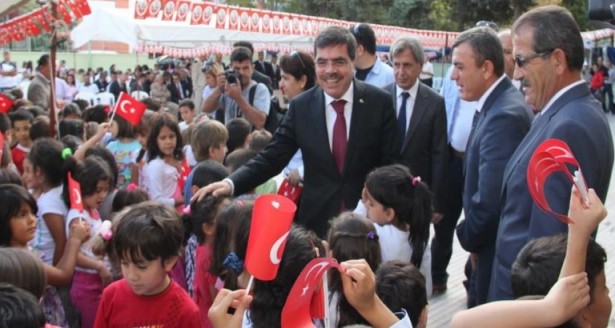 Protokol Yeni Eğitim Öğretim Yılı Açılışı'na Katıldı