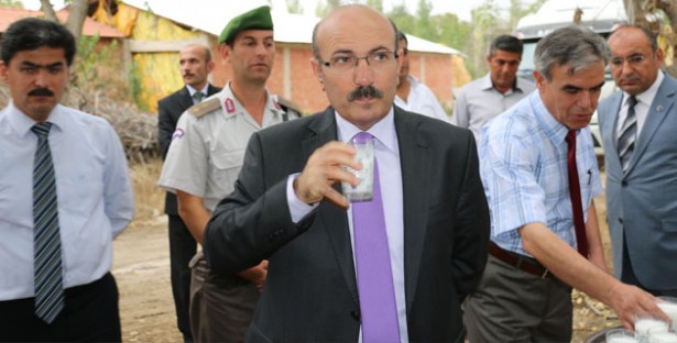 Vali Kürklü'ye ayran ikramı