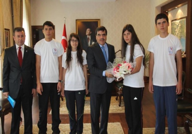 Vali Yılmaz Gençlerle Bir Araya Geldi