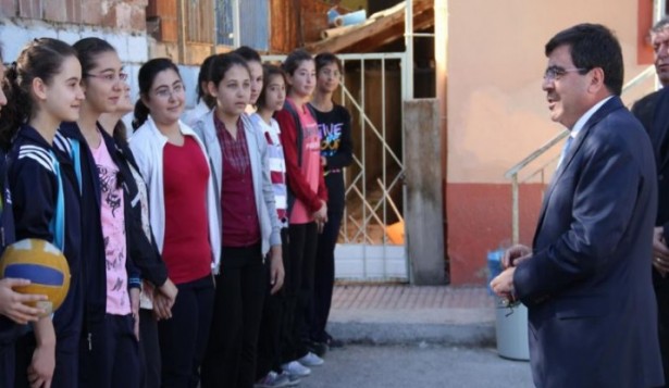 Vali Yılmaz'dan Suna Uzal Ortaokulu'na Ziyaret_2