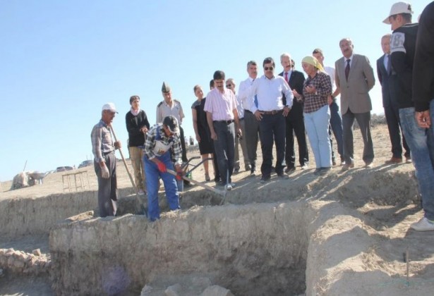 Vali Yılmaz'ın Çalışma Ziyaretleri Hacılar'la Devam Ediyor