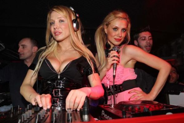 esra-ceyda-dj