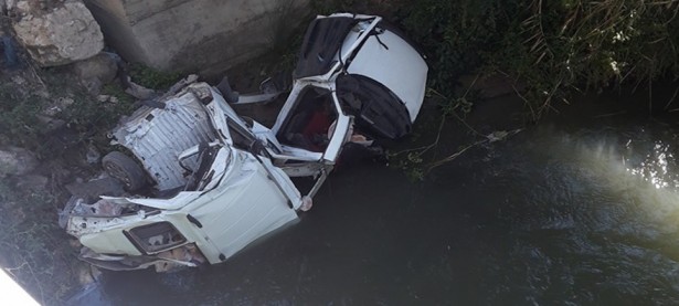 köprüden aşağı düştü