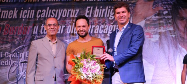 ozgun-burdur konser-baskan