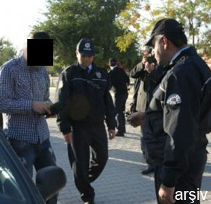 Öğrencileri Rahatsız Eden Silahlıya Ceza