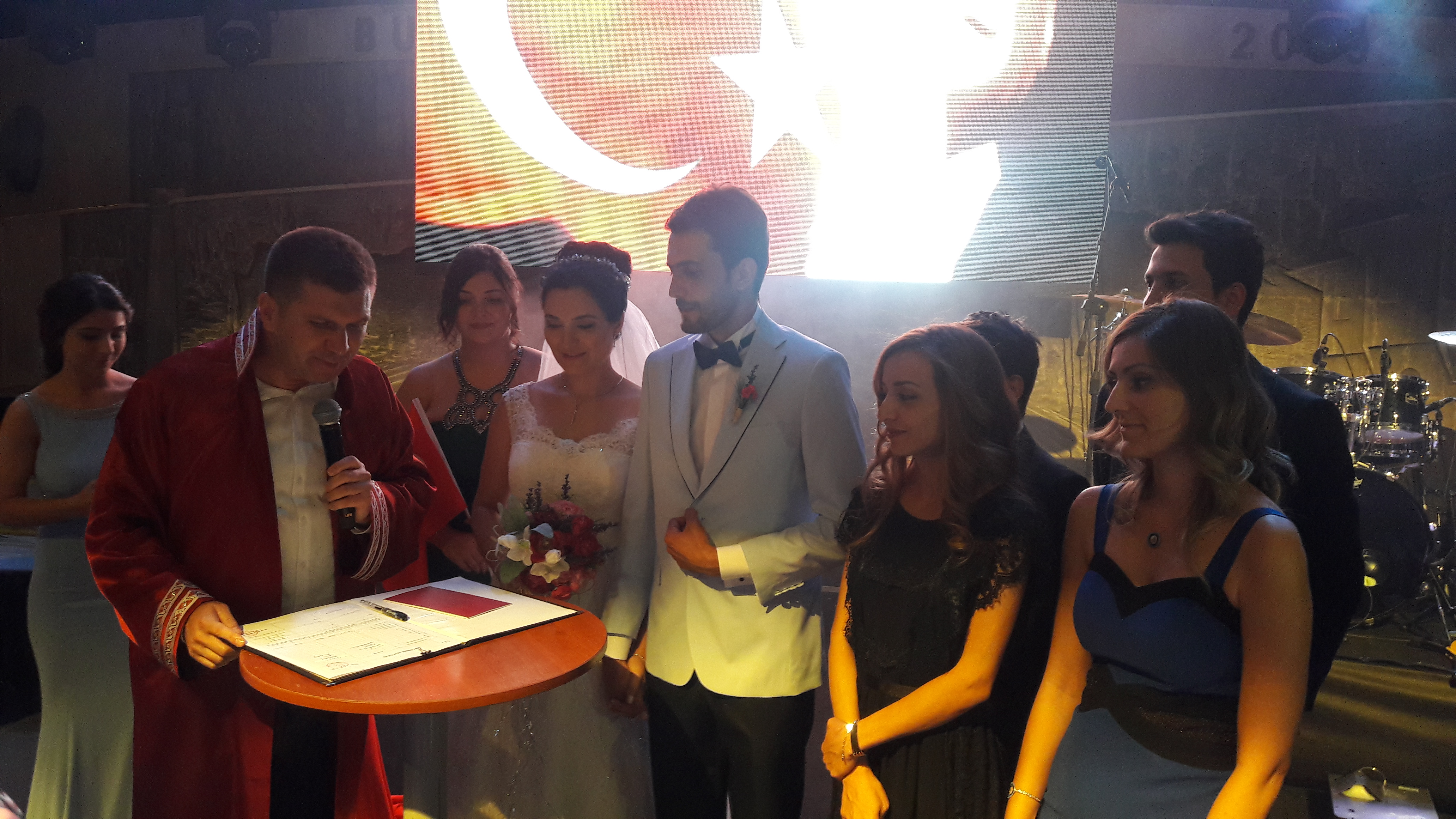 Başkan Ercengiz konserde nikah kıydı