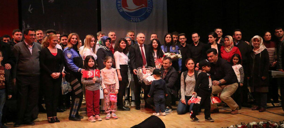 Makülü öğrenciler Polisleri unutmadı