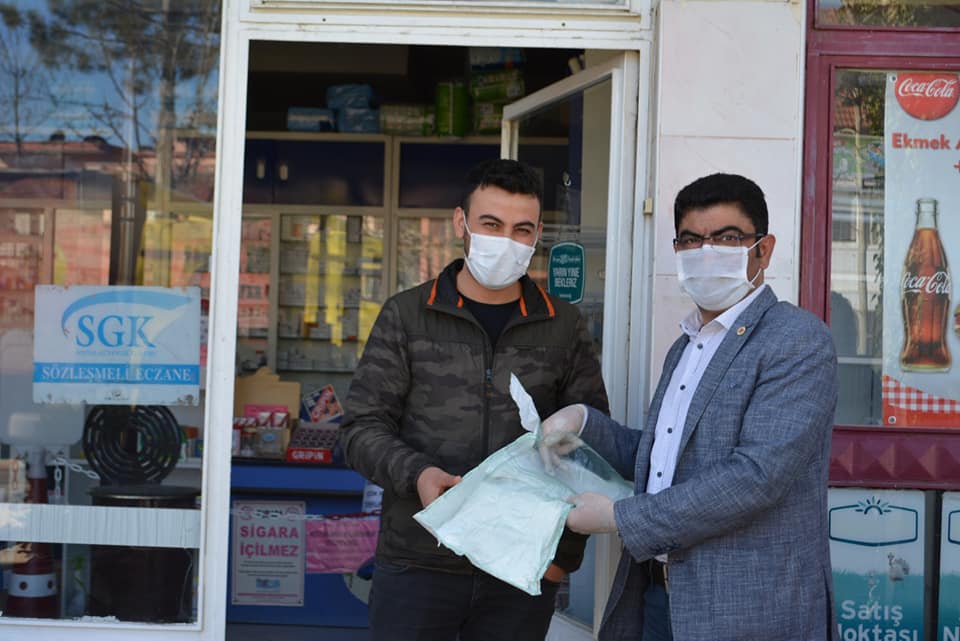 Başkan İlkay Güngör tek tek dağıttı