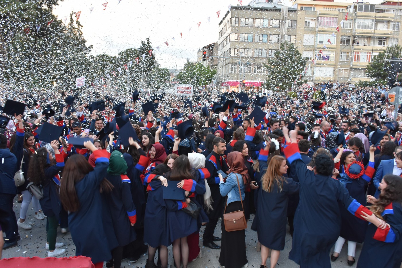 MAKÜ’de gurur günü