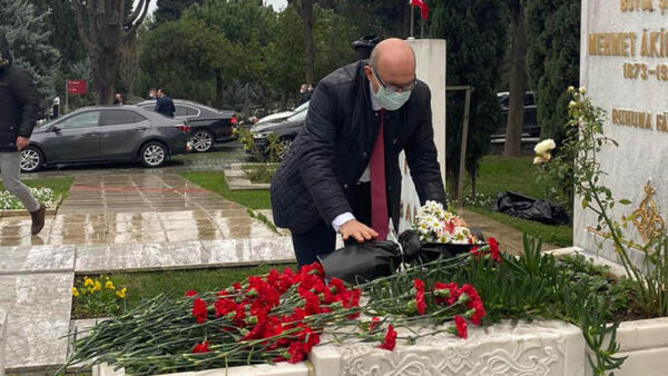 Mehmet Akif Ersoy, kabri başında anıldı