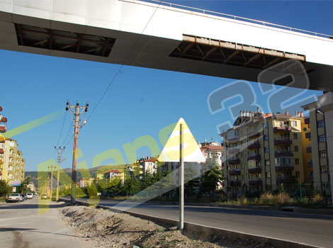 Üst Geçit Dökülüyor