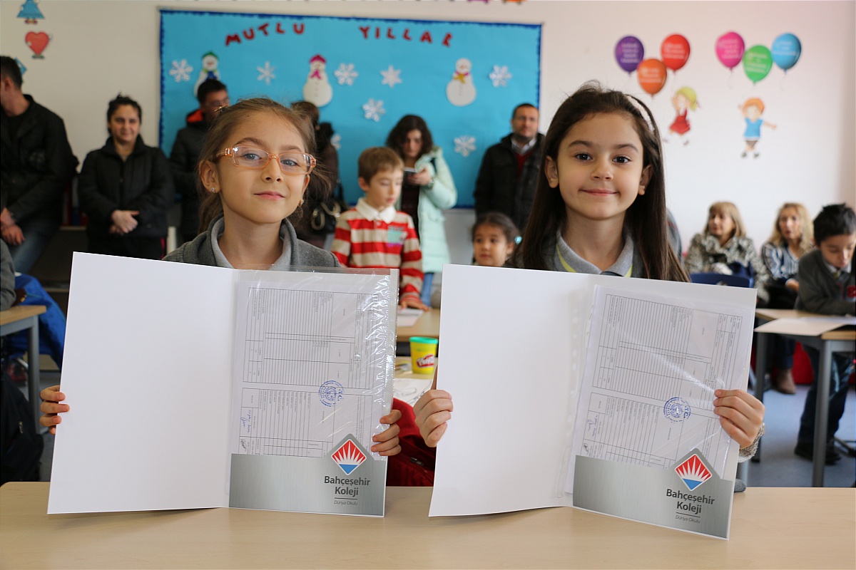 Burdur Bahçeşehir Koleji’nde karne heyecanı