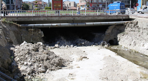 Burdur Çayı’nda Çalışmalar Sürüyor