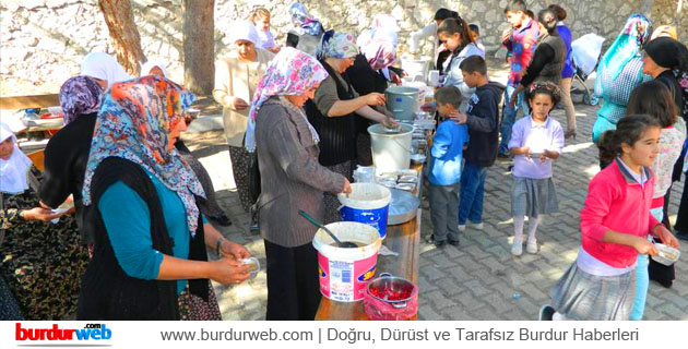 Karamanlı Gazi Ortaokulu’nda Aşure Etkinliği