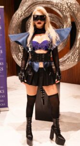 Hande Yener tarzıyla manga karakterlerine benzedi