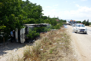 Isparta’da kamyon devrildi: 1 Yaralı
