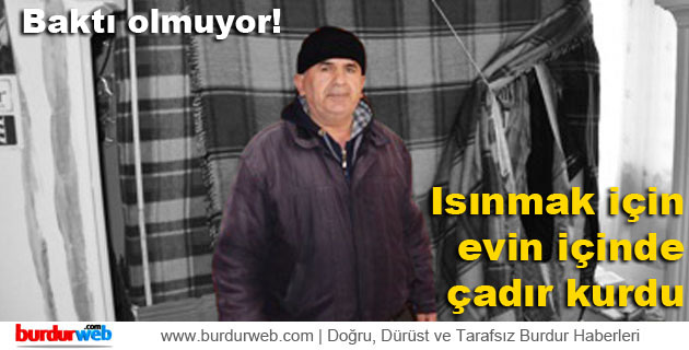 Isınmak için evin içinde çadır kurdu