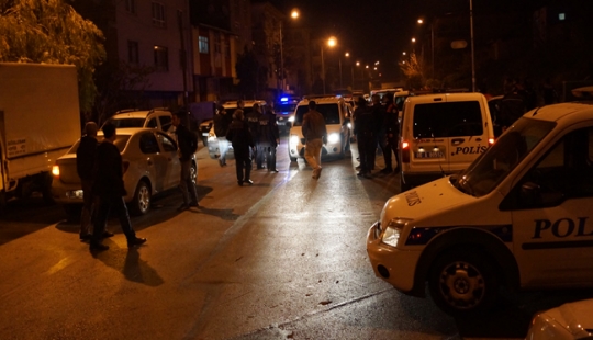 Kalbinden bıçakladı