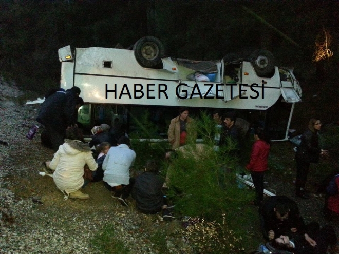 Kazak tüneli çıkışında Midibüs devrildi