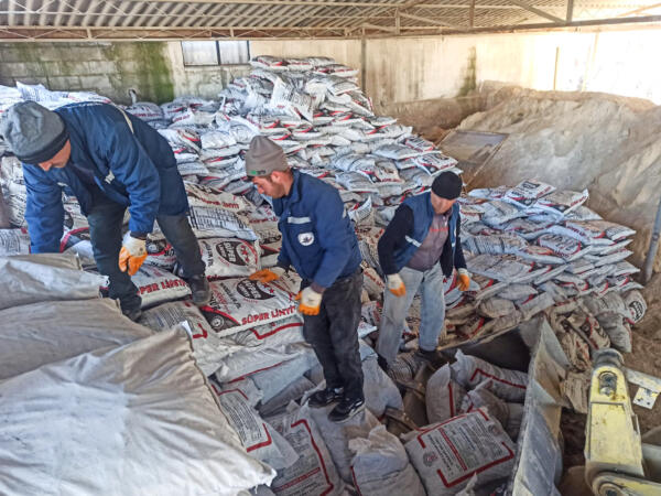 Burdur Belediyesi’nden dar gelirliye kömür yardımı