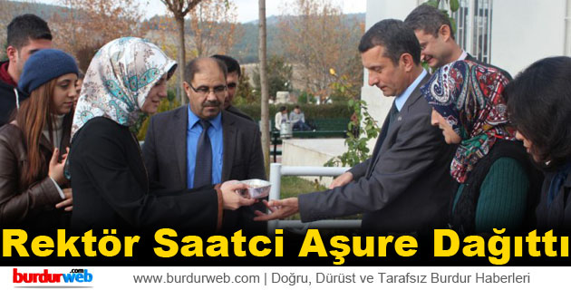 Rektör Saatci Aşure Dağıttı