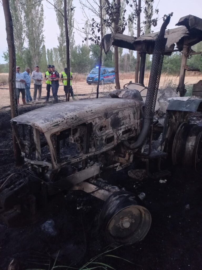 Burdur’da Traktör Yangını: 5 Dönüm Arazi Kül Oldu