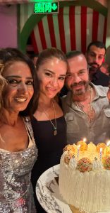 Yıldız Tilbe 58. yaş gününü Cahide Alaçatı’da kutladı