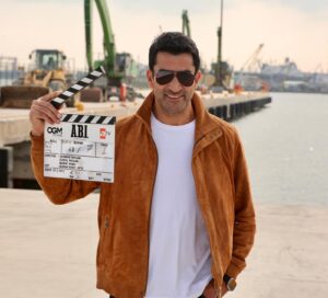 Kenan İmirzalıoğlu ile Afra Saraçoğlu’lu A.B.İ dizisinin setinden ilk kare
