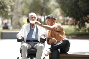 Haluk Bilginer ve Feyyaz Yiğit’li Yana Yana filmi gişede zirvede