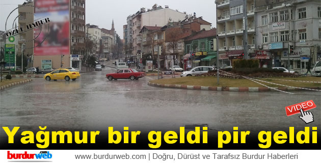 Yağmur bir geldi pir geldi