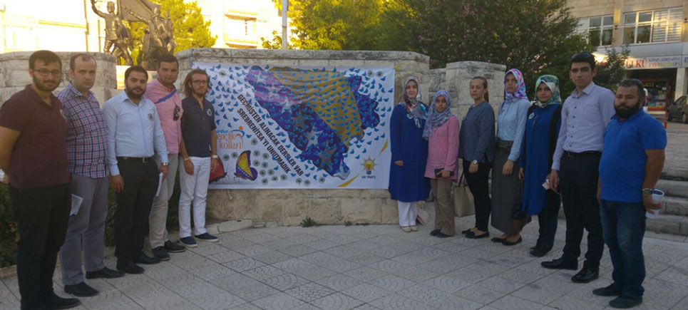 Ak Gençler Srebrenitsa Şehitlerini andı