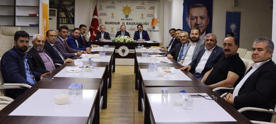 AK Parti kolları sıvadı, ana gündem yerel seçim