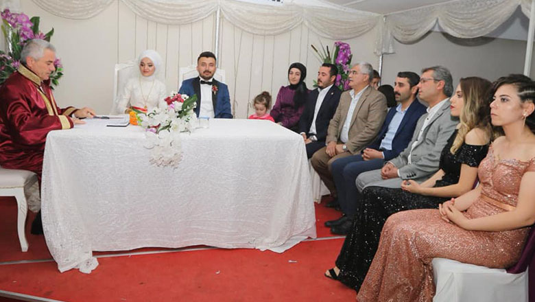 Zehra ve Ali dünya evine girdi