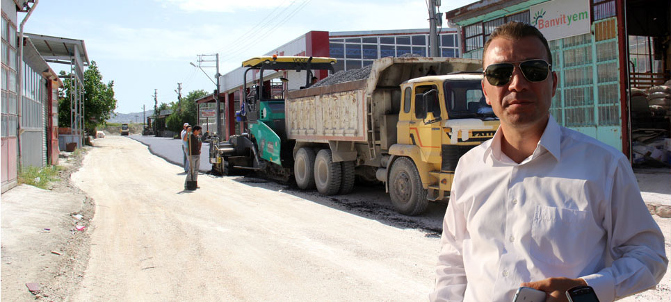 Say: ”Tozlu yollar pırıl pırıl caddelere dönüşecek”