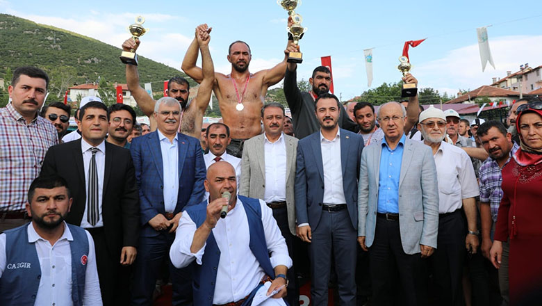 Altınyayla’da muhteşem yağlı güreş