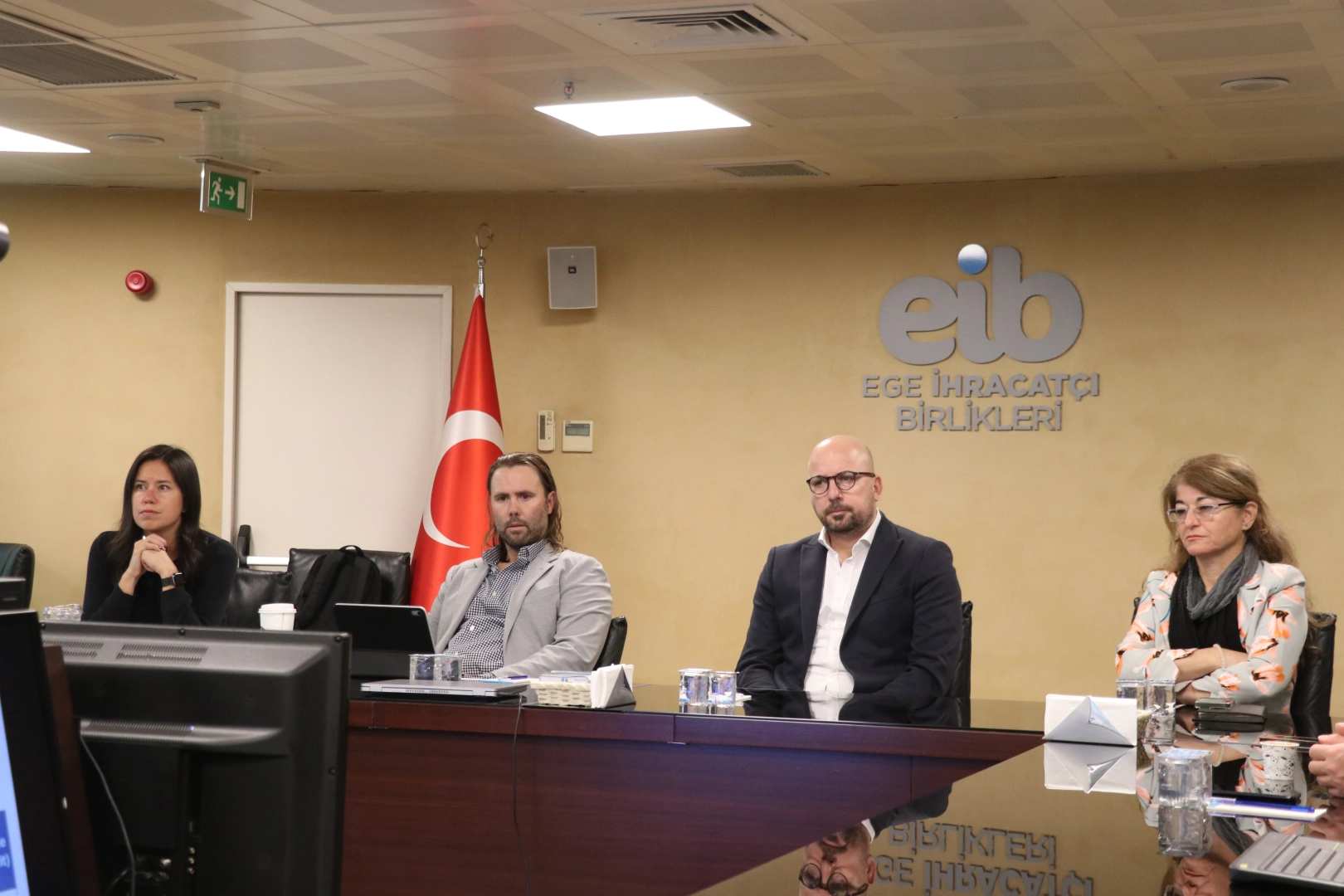 Amerikan mobilya devi İzmir’den ürün almaya, Türkiye’de ofis ve şirket açmaya geldi