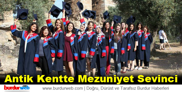 Tralleis Antik Kent’te Mezuniyet Sevinci