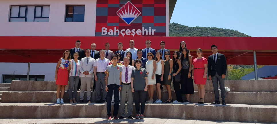 Bahçeşehir Kolejinin birincileri onurlandırıldı