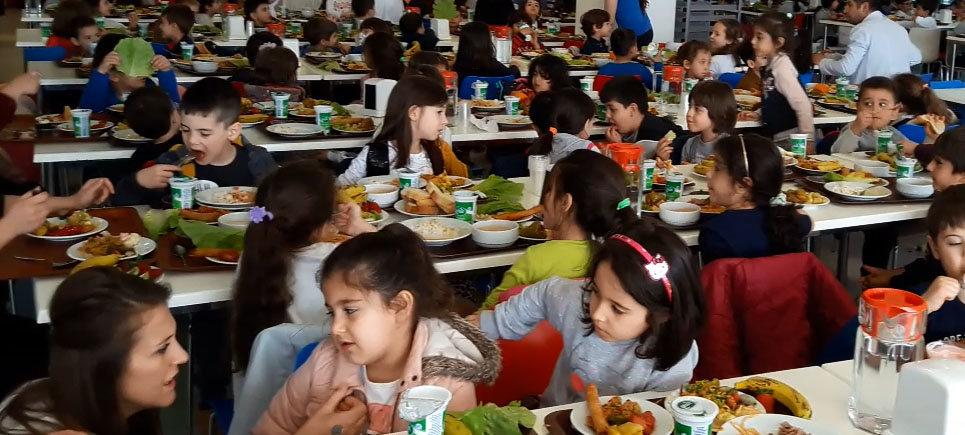 Burdur Bahçeşehir Koleji ‘nden açık büfe ziyafet