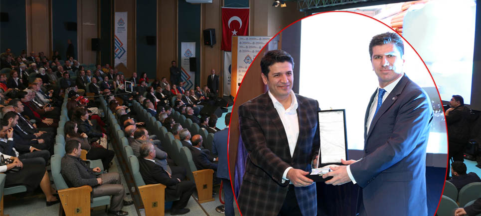 Başkan Ercengiz ödülünü aldı