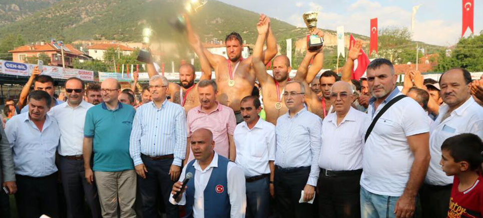 Dirmil Yağlı Güreşlerinin Başpehlivanı Recep Kara oldu