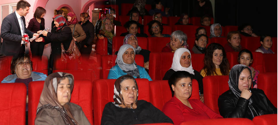 Burdur Belediyesi’nden bayanlara film gösterimi