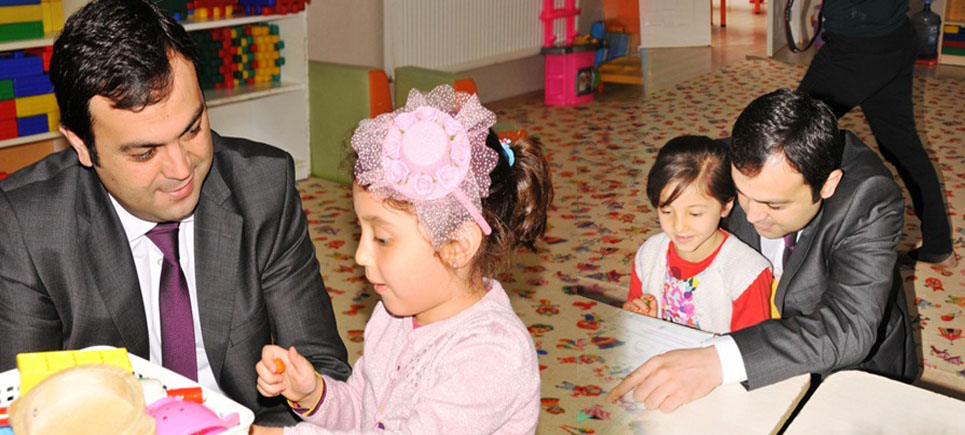 Başkan Mutlu karne alan öğrencileri tebrik etti