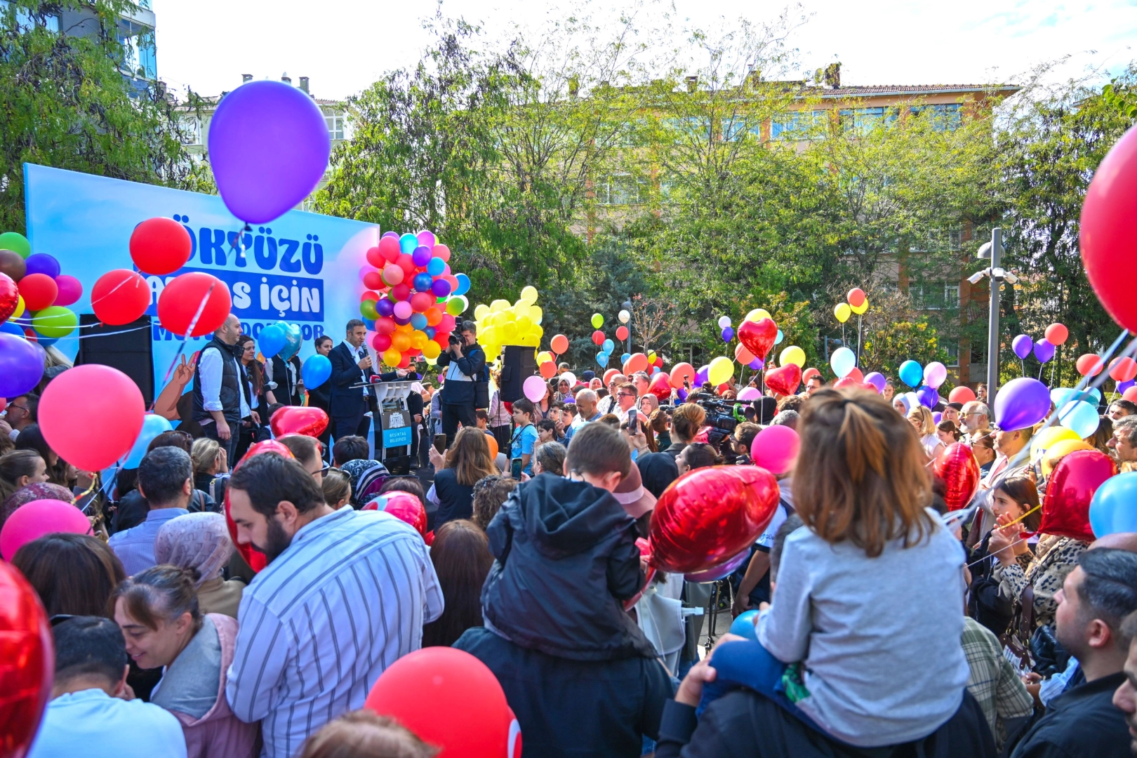 Beşiktaş’ta Balonlar Atlas İçin Gökyüzüne Bırakıldı