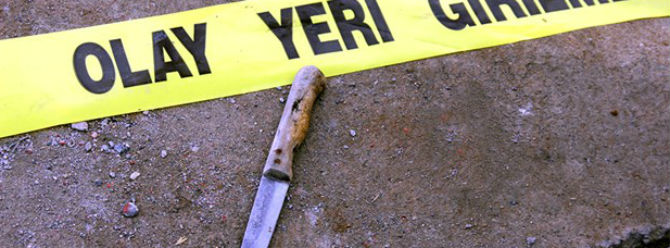 Burdur’da 20 Yaşındaki Genç Kız Sokakta Bıçaklandı